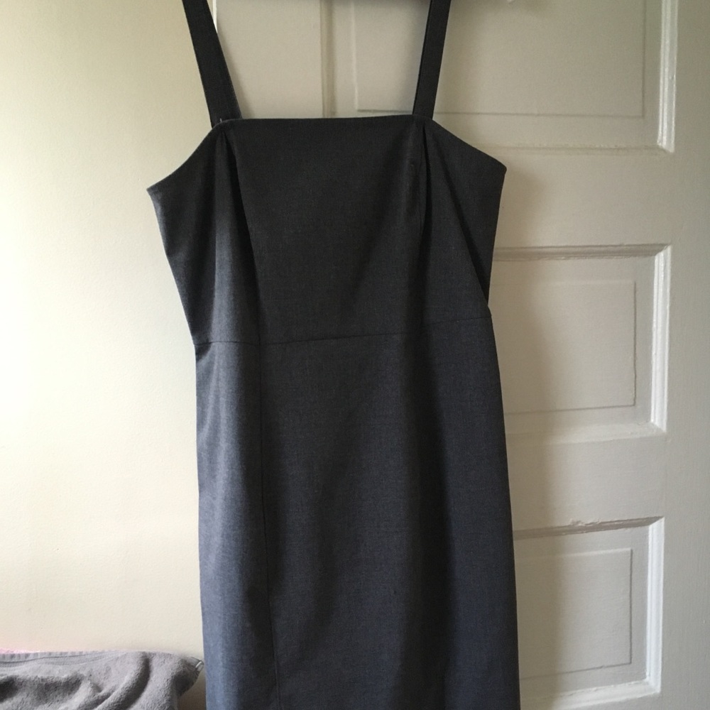 Perfect grey short dress for the office.